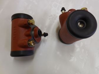 Váleček brzd.A31  ZN 44.5mm -červený - s barvou