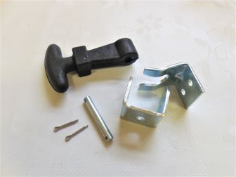 Úchyt krytu baterie úpl. sada( guma+čep+držák+závlač)