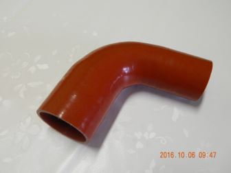 Koleno sání k mezich.D422,432-spojka hadic.ČERVENÁ