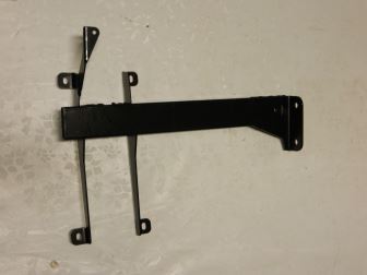 Držák předního blatníku levý  E4/5 -D120 nový  typ blatníků