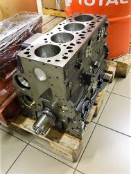 Polomotor Cumm. E3  NOVÝ s vačkou ( spodní část  )